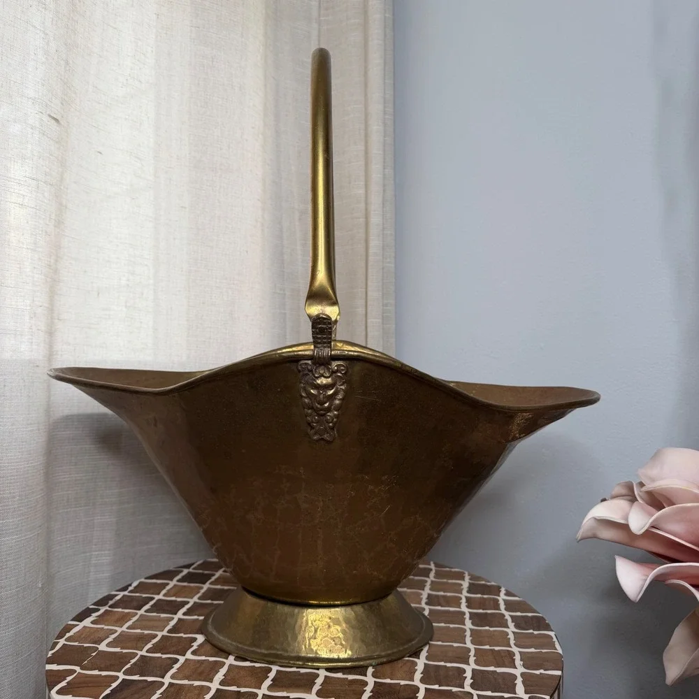 Vintage Hammered Brass Lion Head Coal Scuttle Bucket‎ Basket 19